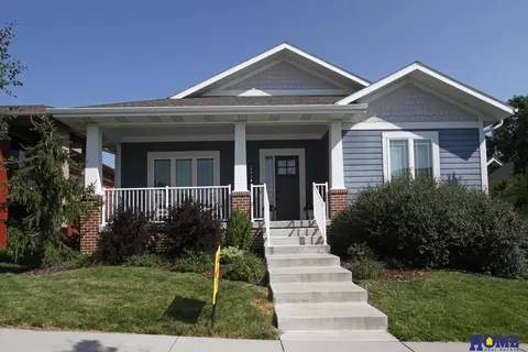 6020 Chartwell Ln, Lincoln, NE 68516