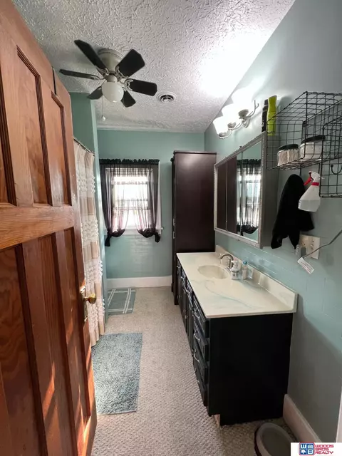 Bath - 725 Beech St, Gresham, NE 68367 photo 1 of 1