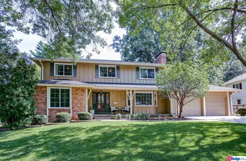 1617 Holling Dr, Omaha, NE 68144