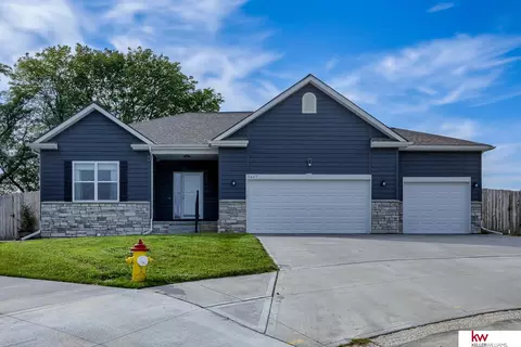 5417 Springview Cir, Papillion, NE 68133