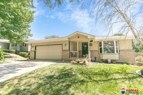 5736 S 41st St, Lincoln, NE 68516
