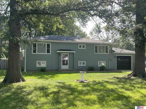 1304 N Delaware Ave, York, NE 68467