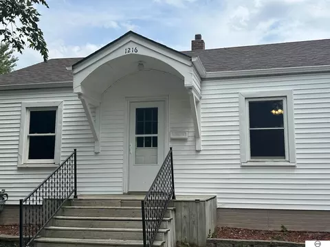 1216 N 9th St, Beatrice, NE 68310 photo 2