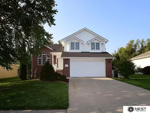 7941 Creek View Dr, Lincoln, NE 68516