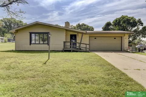 10707 Hilltop Rd, Omaha, NE 68134