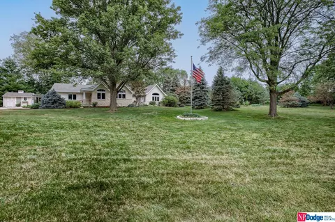 4011 Taliesin Dr, Lincoln, NE 68520