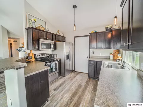 2011 NW 44 St, Lincoln, NE 68528