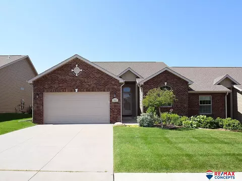 7605 Phares Dr, Lincoln, NE 68516