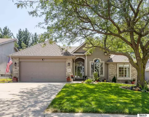 17021 Pierce St, Omaha, NE 68130