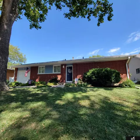 7010 S Wedgewood Dr, Lincoln, NE 68510