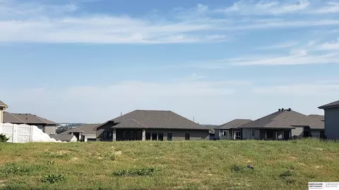 10210 Caspian Dr, Papillion, NE 68046