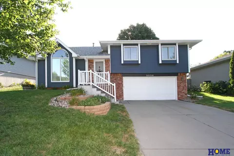 3930 Paxton Dr, Lincoln, NE 68521