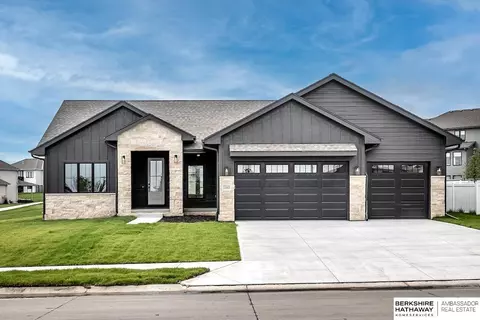 21805 G St, Omaha, NE 68022