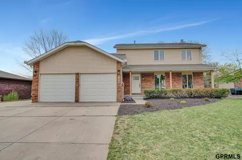 2601 Norman Cir, Lincoln, NE 68512