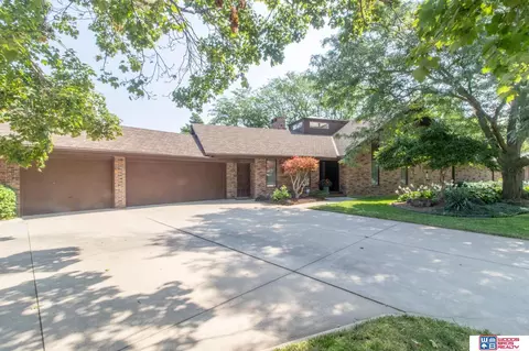 1910 Yorkshire Ct, Lincoln, NE 68506