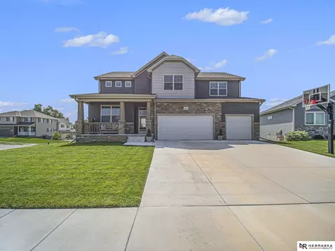 7743 S 77th St, Lincoln, NE 68516