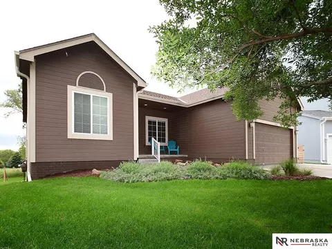 18638 Ohern Cir, Omaha, NE 68135