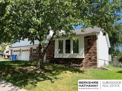 2307 Georgetown Pl, Bellevue, NE 68123