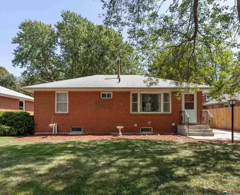 810 E Avon Ln, Lincoln, NE 68505
