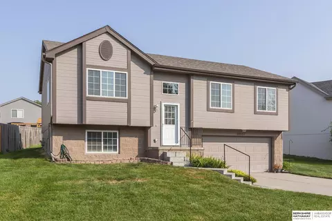 18652 Allan St, Omaha, NE 68135