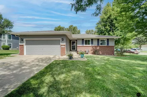 7950 Karl Dr, Lincoln, NE 68516