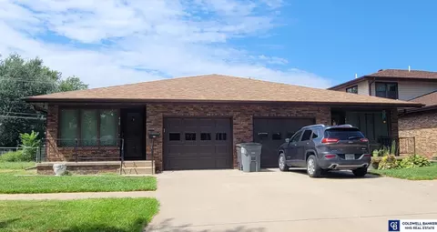 419 421 N Burlington Ave, York, NE 68467