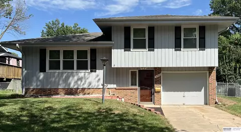 9406 Brownley Dr, Omaha, NE 68134