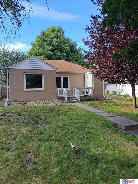 5735 Baldwin Ave, Lincoln, NE 68507