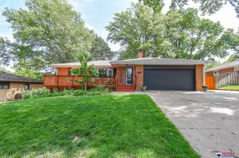 230 Wedgewood Dr, Lincoln, NE 68510