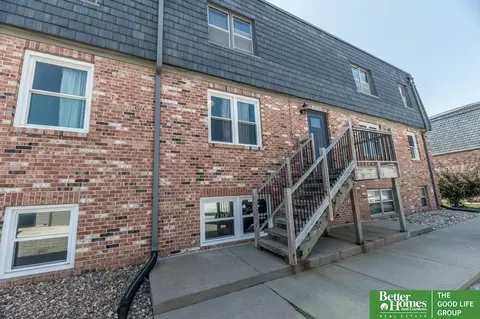 12731 Woodcrest Plz #3-220, Omaha, NE 68137