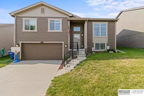 14521 Sunrise St, Bennington, NE 68007