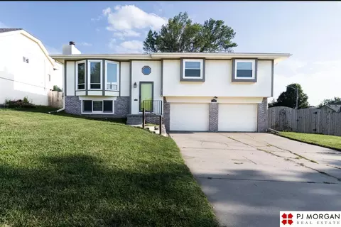 3509 Looking Glass Dr, Bellevue, NE 68123