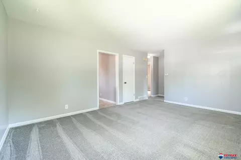 1240 Irving St, Lincoln, NE 68521 photo 4