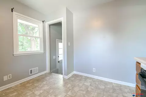 1240 Irving St, Lincoln, NE 68521 photo 8