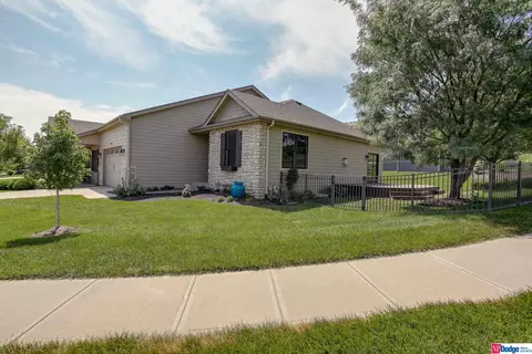 5810 N 157 St, Omaha, NE 68116