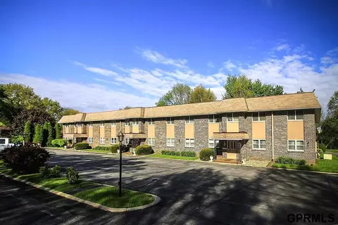 1 Oak Knoll Rd, Red Oak, IA 51566