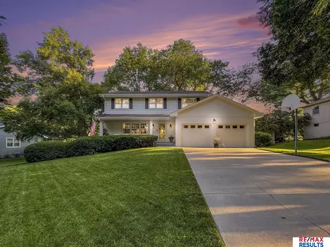 12323 Westover Rd, Omaha, NE 68154