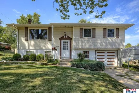 12508 Seldin Dr, Omaha, NE 68144