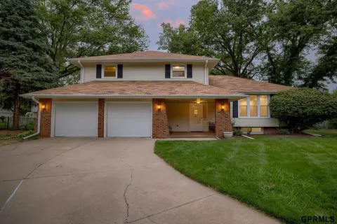 13589 Crawford Cir, Omaha, NE 68144