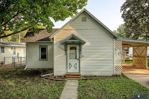 6412 Benton St, Lincoln, NE 68507