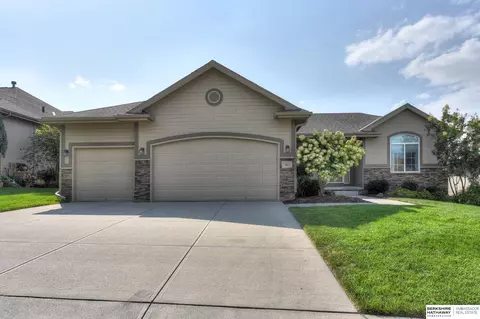 808 S 189 St, Omaha, NE 68022