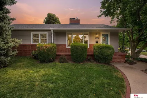 339 S 70 St, Omaha, NE 68132