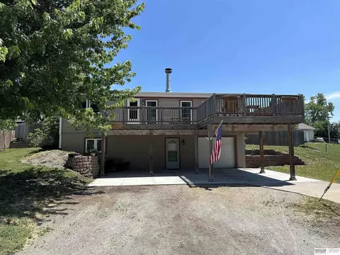 113 S 3 St, Elmwood, NE 68349