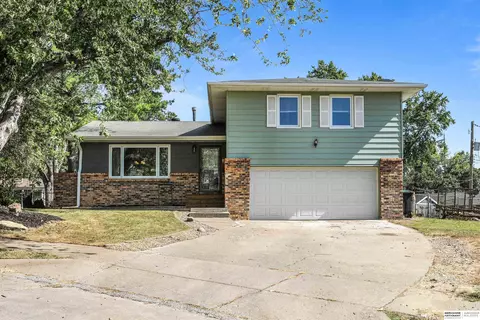 11017 Franklin Cir, Omaha, NE 68154