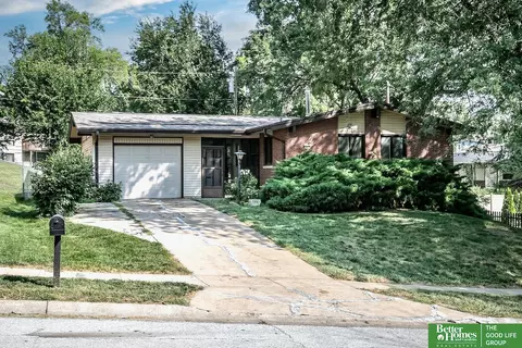 9658 Maple Dr, Omaha, NE 68134