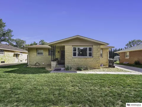 4239 W St, Lincoln, NE 68503