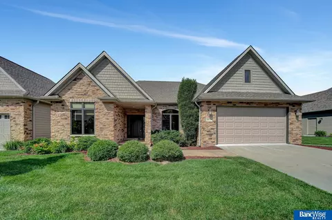 4619 Hawthorne Dr, Lincoln, NE 68516