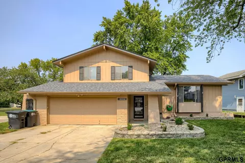 10334 P St, Omaha, NE 68127