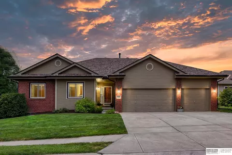 1906 N 173rd Cir, Omaha, NE 68118