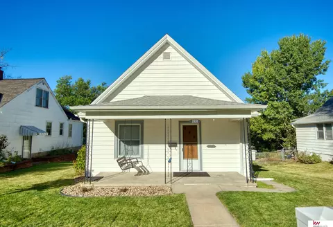 2320 N 61 St, Omaha, NE 68104